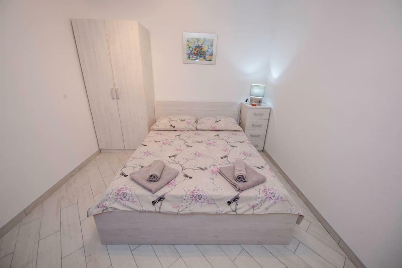 Apartman Marcela Palit Esterno foto